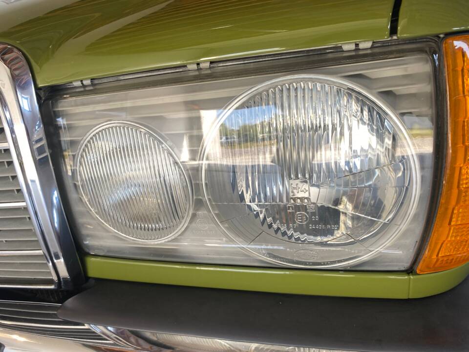 Immagine 40/91 di Mercedes-Benz 240 D (1981)