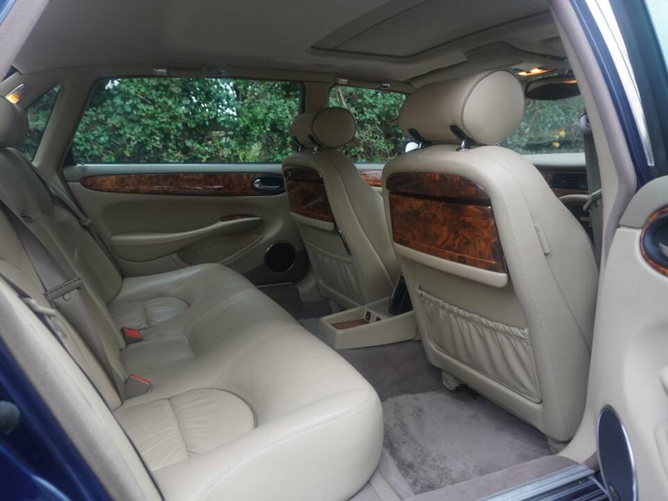 Bild 13/17 von Daimler Eight LWB (2000)