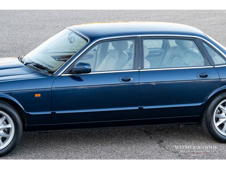Bild 20/34 von Jaguar XJ 8 4.0 Executive (1999)