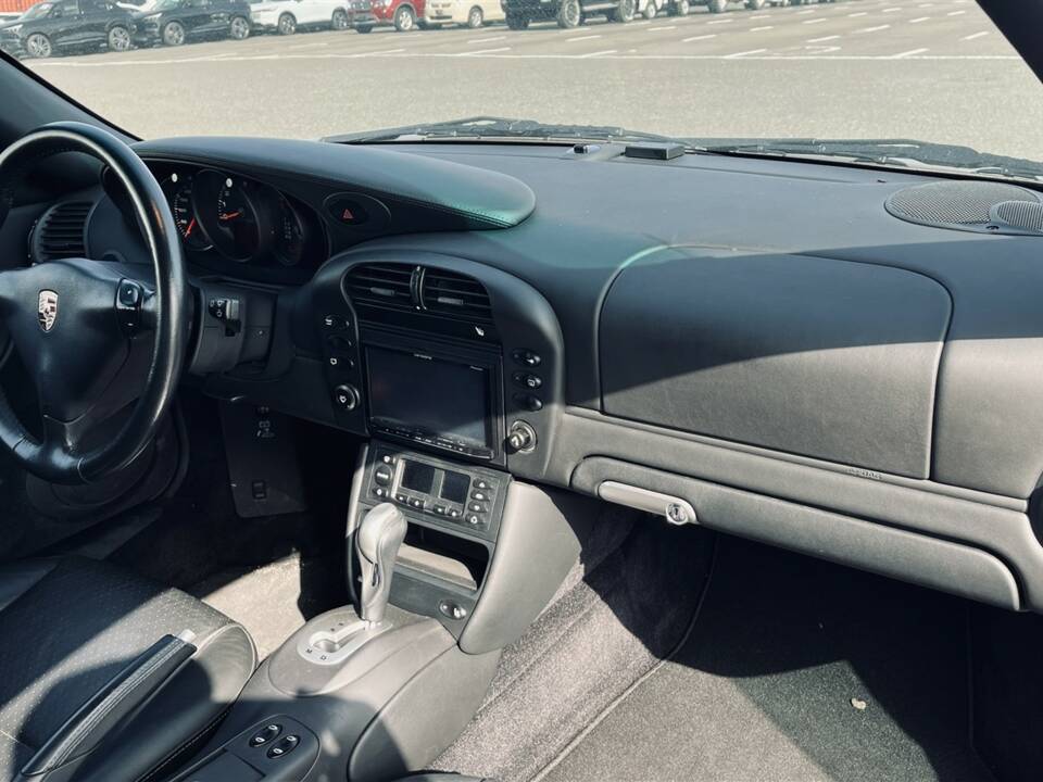 Image 15/39 of Porsche 911 Carrera 4S (2002)