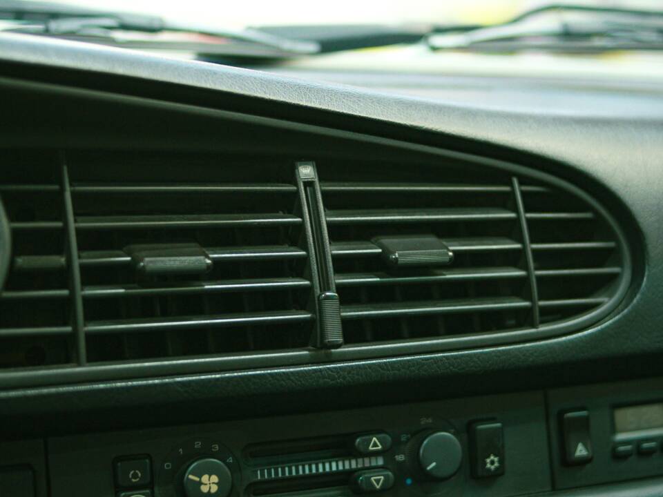 Image 28/45 of Porsche 944 S2 (1989)