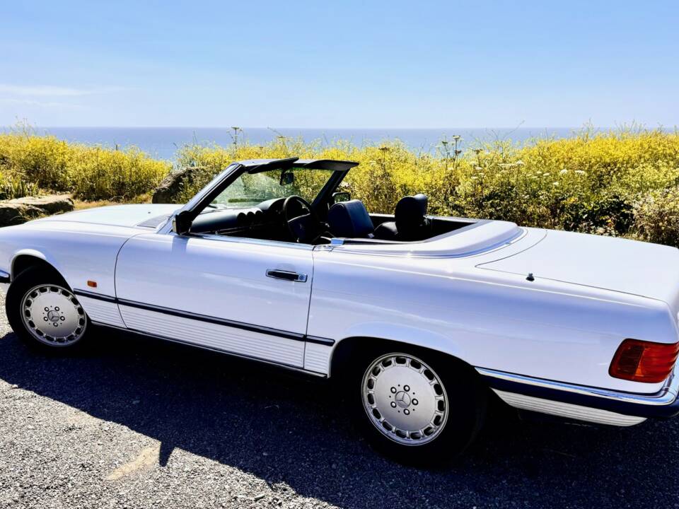 Immagine 2/11 di Mercedes-Benz 420 SL (1987)