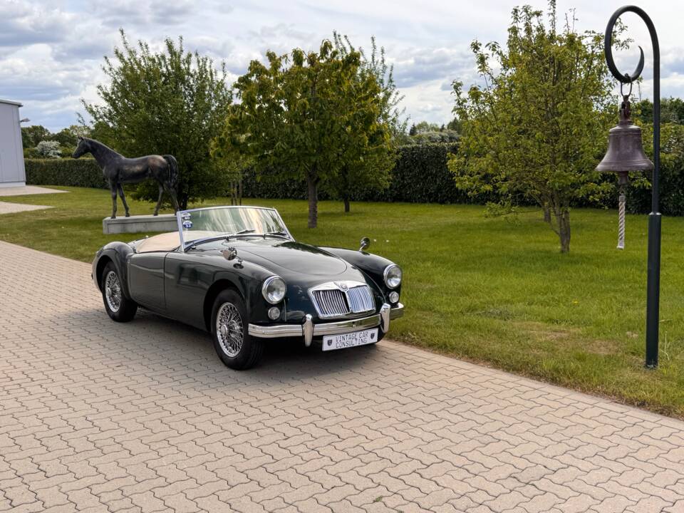 Image 77/79 of MG MGA 1600 (1961)