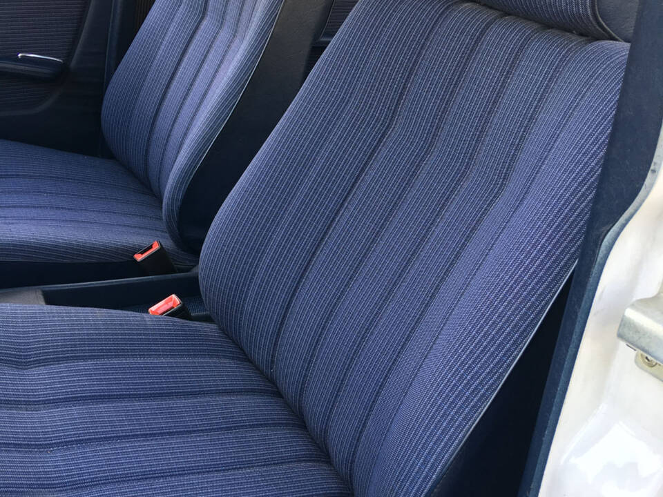 Image 10/13 of Mercedes-Benz 200 (1983)