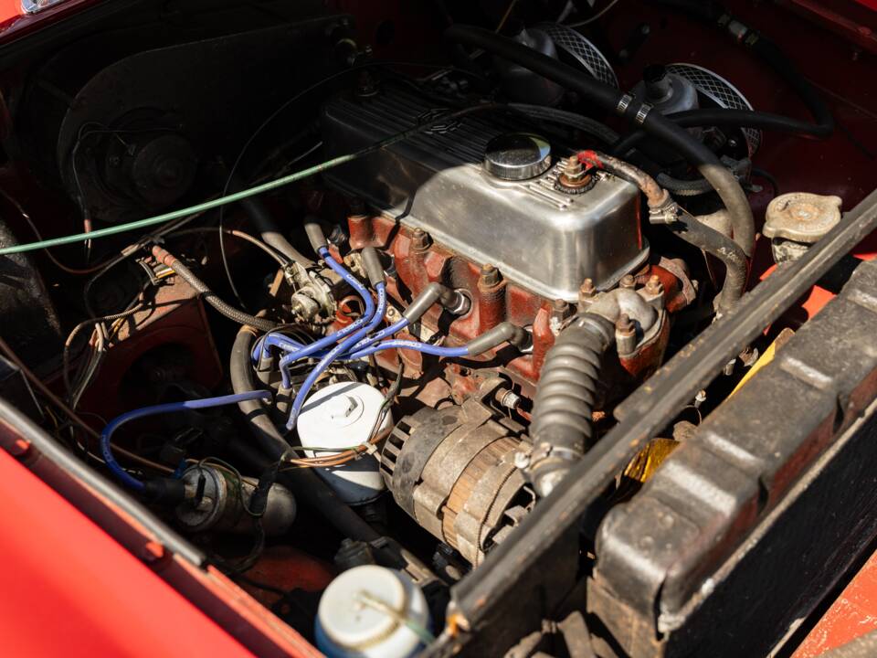 Image 34/50 of MG MGB GT (1970)