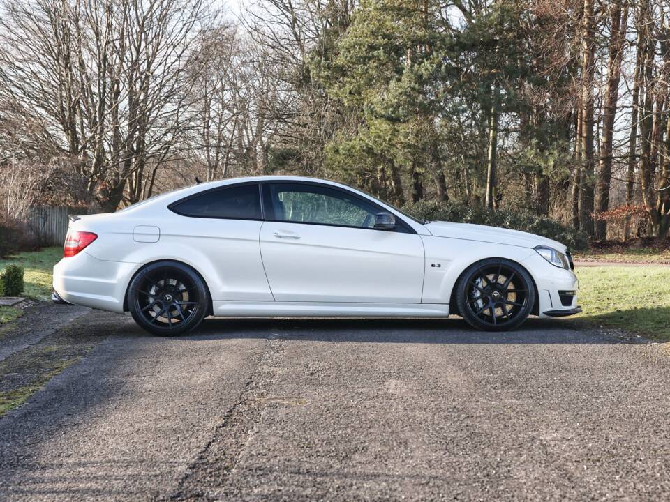 Imagen 24/40 de Mercedes-Benz C 63 AMG (2013)