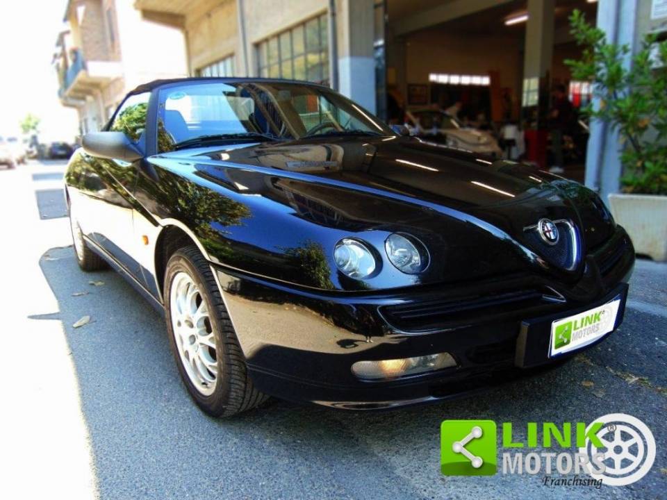 Immagine 2/9 di Alfa Romeo GTV 1.8 Twin Spark (1999)