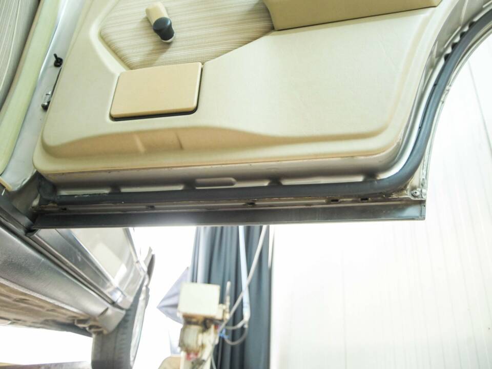 Bild 48/50 von Mercedes-Benz 230 TE (1987)