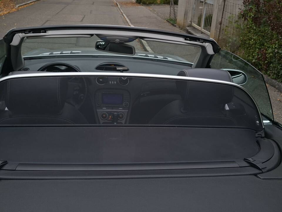 Image 19/30 of Mercedes-Benz SL 350 "Edition 50" (2004)