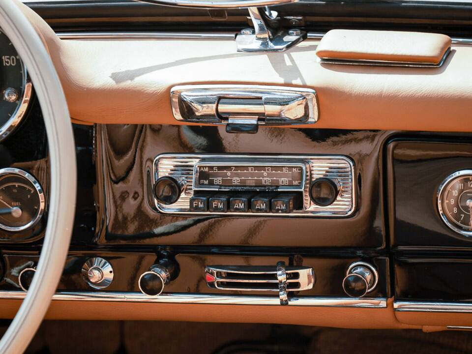 Image 30/42 of Mercedes-Benz 190 SL (1961)