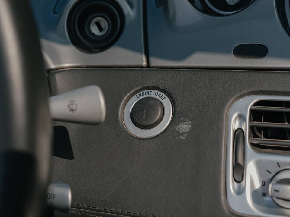 Image 182/185 of BMW Z8 (2001)