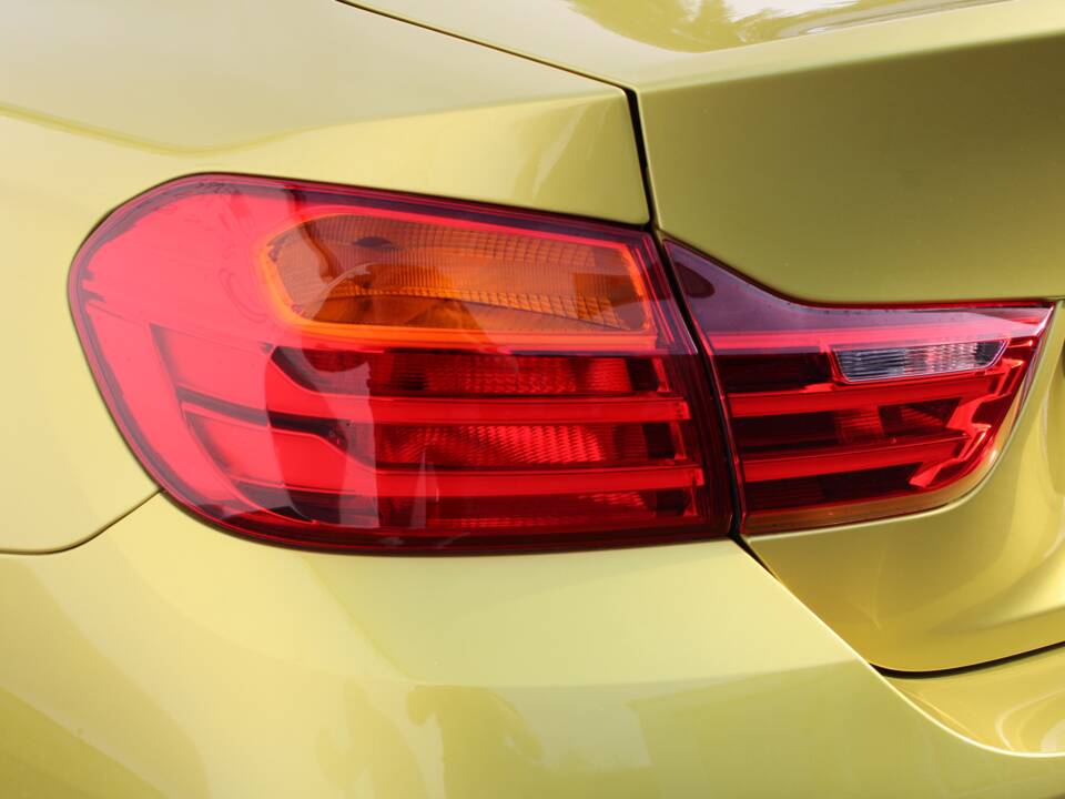 Image 16/98 of BMW M4 (2014)