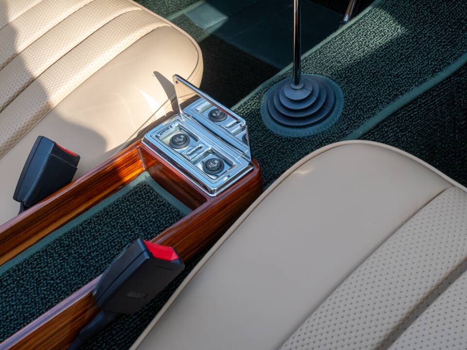 Image 15/30 de Mercedes-Benz 250 SL (1967)