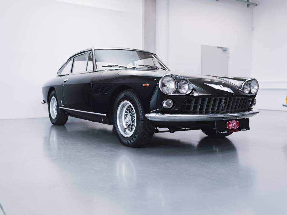 Image 26/100 of Ferrari 330 GT 2+2 (1965)