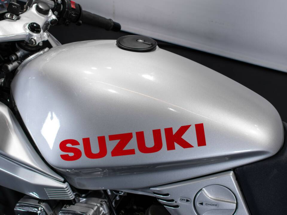 Afbeelding 32/35 van Suzuki GSX 1100 SZ Katana (1983)