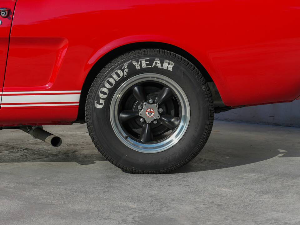 Image 13/50 of Ford Shelby GT 350 (1965)
