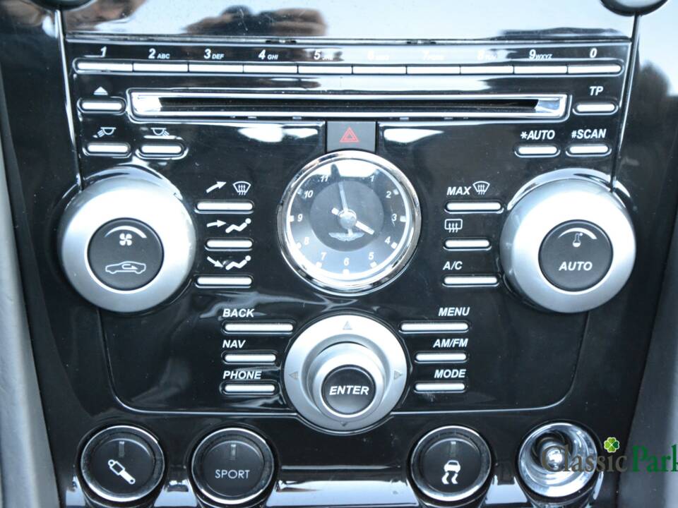 Afbeelding 50/50 van Aston Martin DBS Volante (2010)