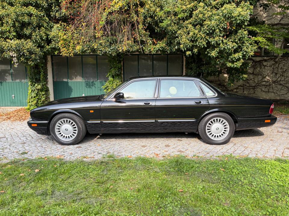 Bild 2/57 von Jaguar XJR 4.0 Supercharged (1997)