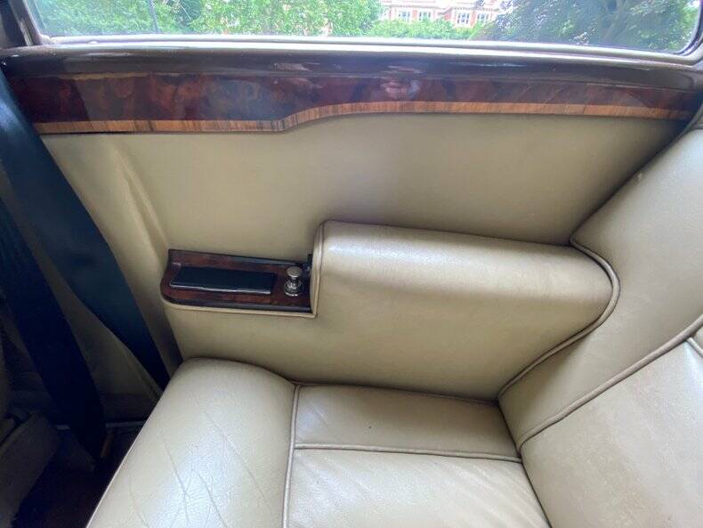 Image 42/50 of Bentley Corniche (1980)