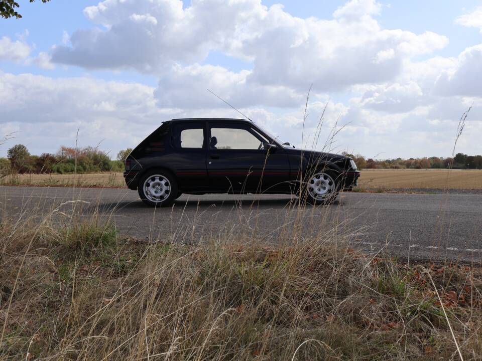 Obraz 12/56 pojazdu Peugeot 205 GTi 1.9 (1991)