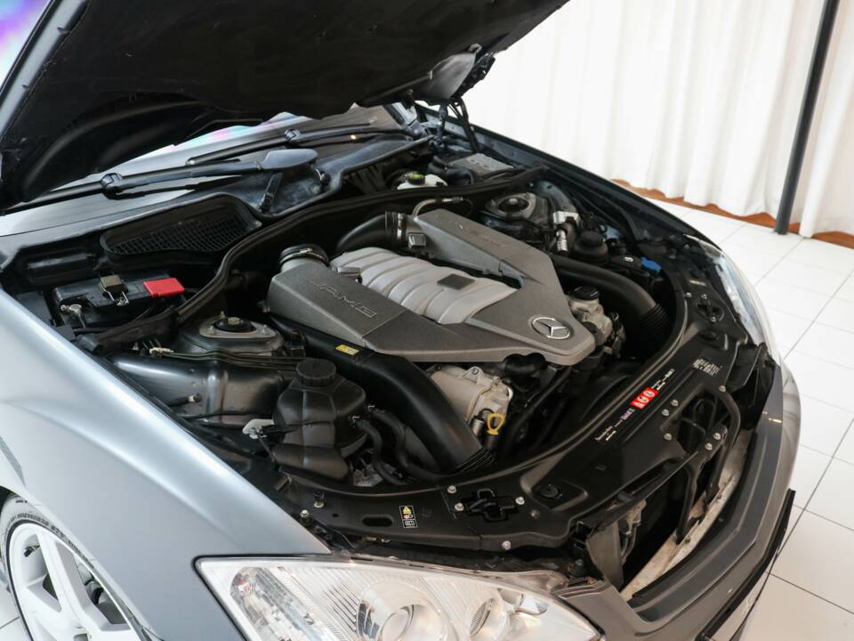 Bild 13/18 von Mercedes-Benz S 63 AMG (2007)