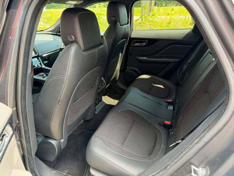 Bild 18/21 von Jaguar F-Pace 20d (2019)