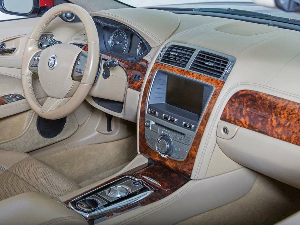 Immagine 15/20 di Jaguar XK (2010)