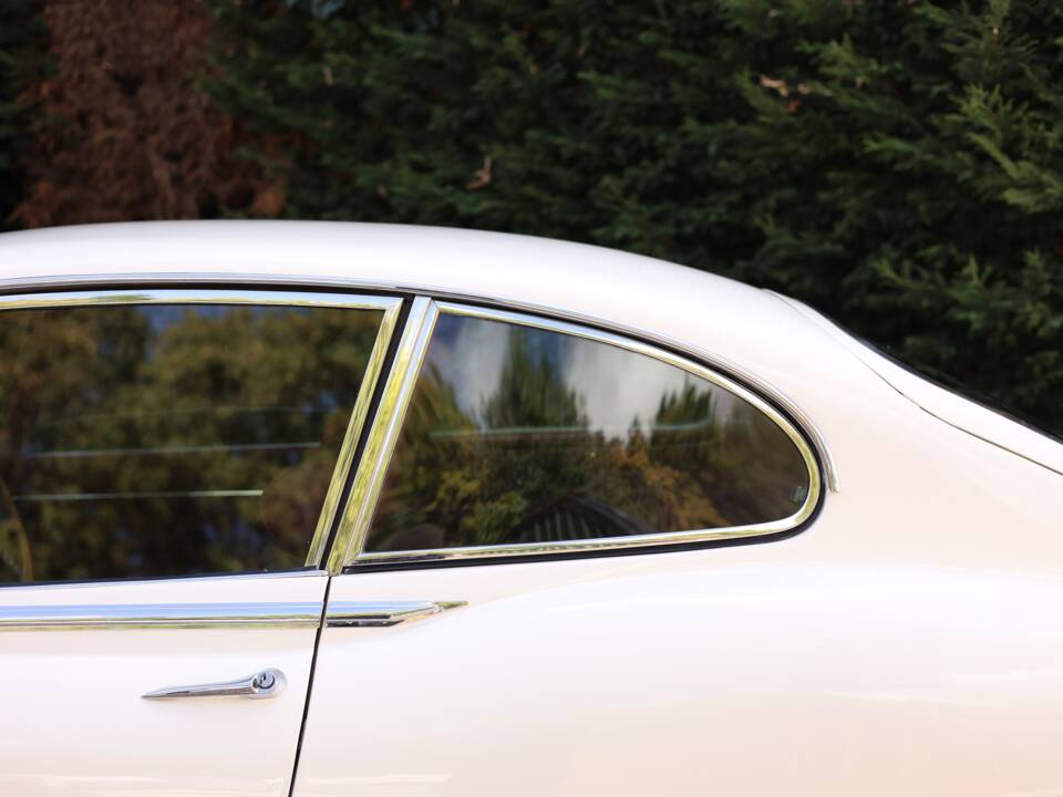 Image 30/50 de Jaguar Type E (2+2) (1970)