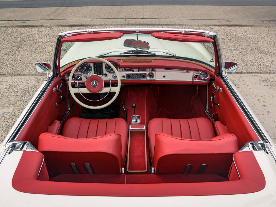 Image 33/60 of Mercedes-Benz 230 SL (1967)