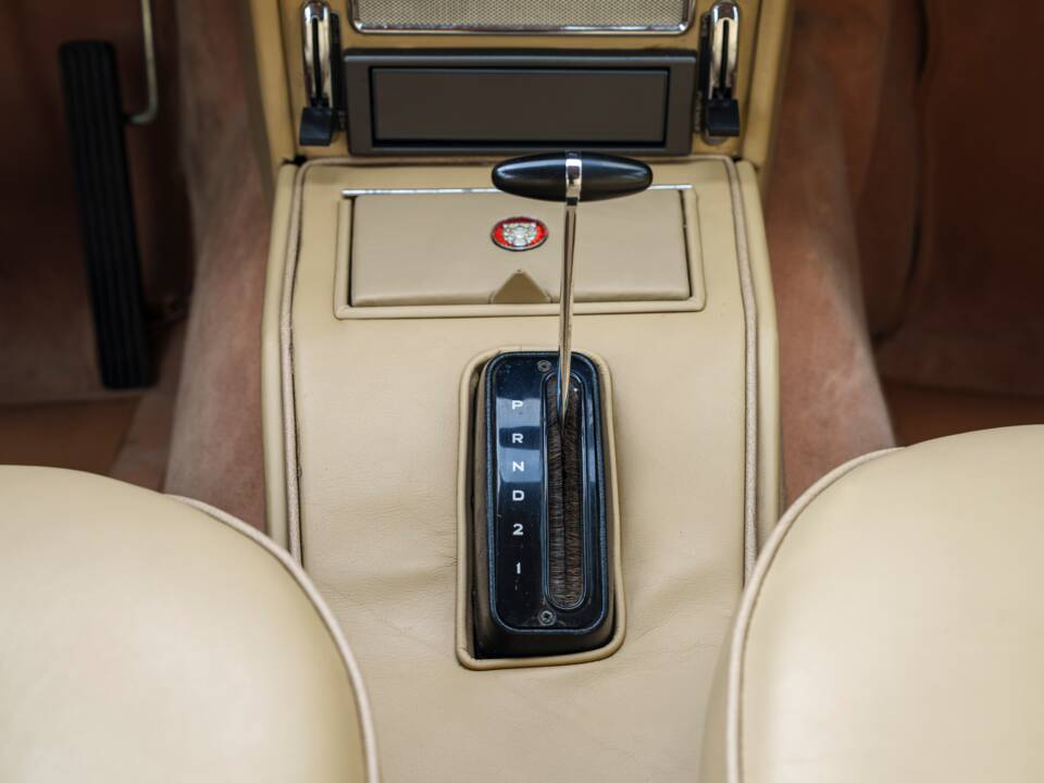 Image 20/31 of Jaguar 340 (1968)