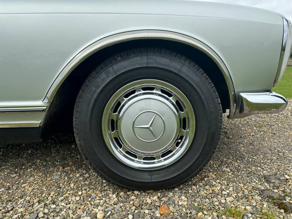 Image 37/49 of Mercedes-Benz 280 SL (1973)
