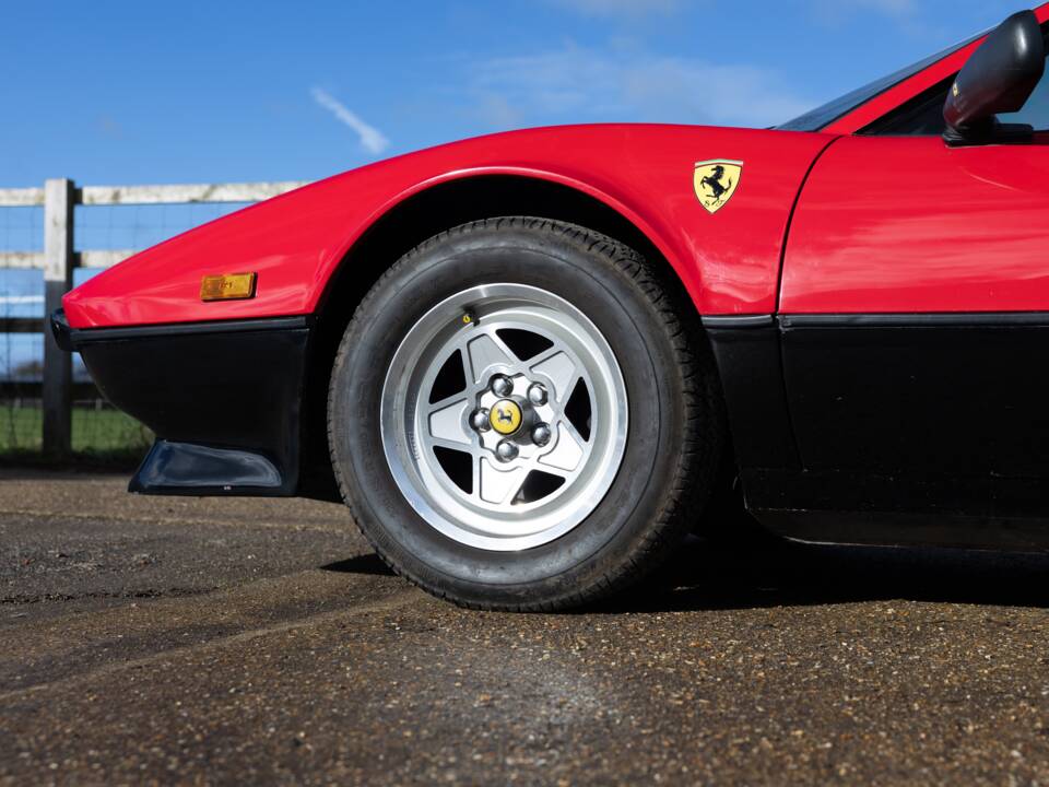 Bild 14/50 von Ferrari 308 GTBi Quattrovalvole (1983)