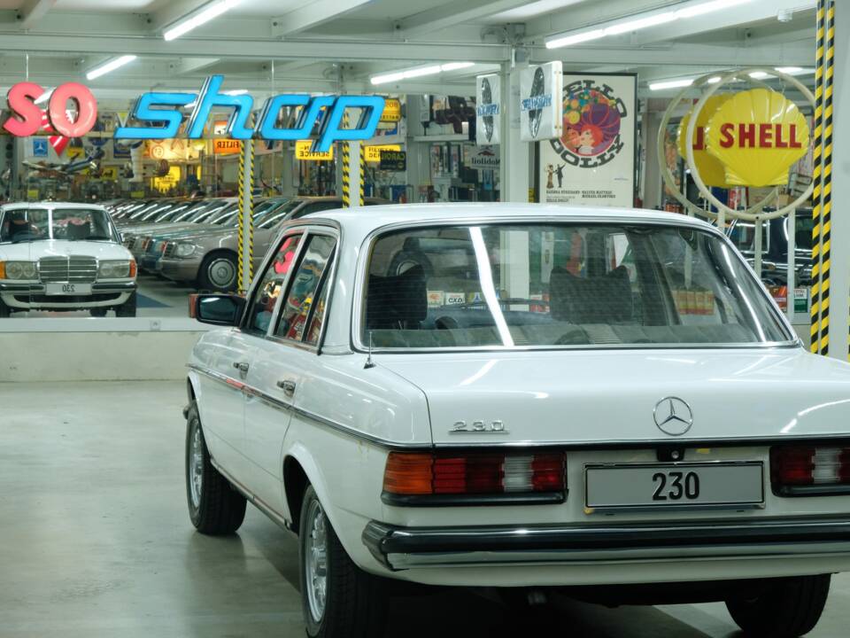 Bild 8/50 von Mercedes-Benz 230 (1977)