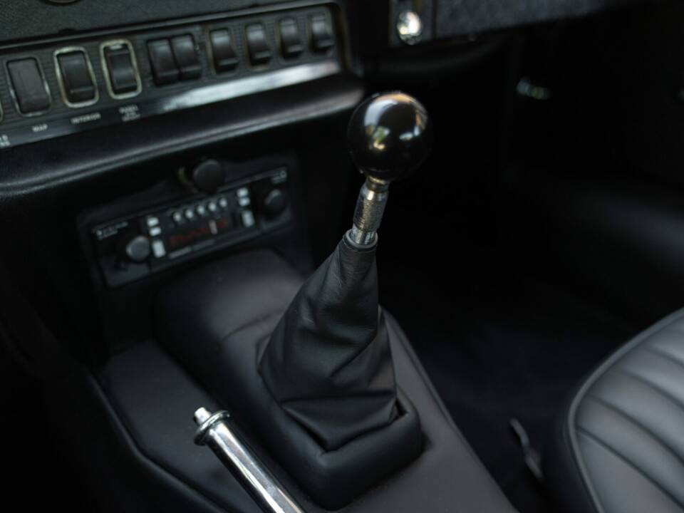 Image 32/50 de Jaguar E-Type (1968)