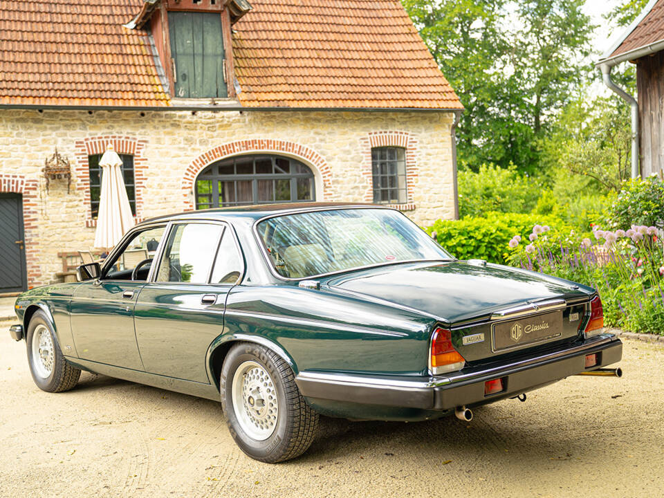 Afbeelding 11/100 van Jaguar XJ 12 (1991)