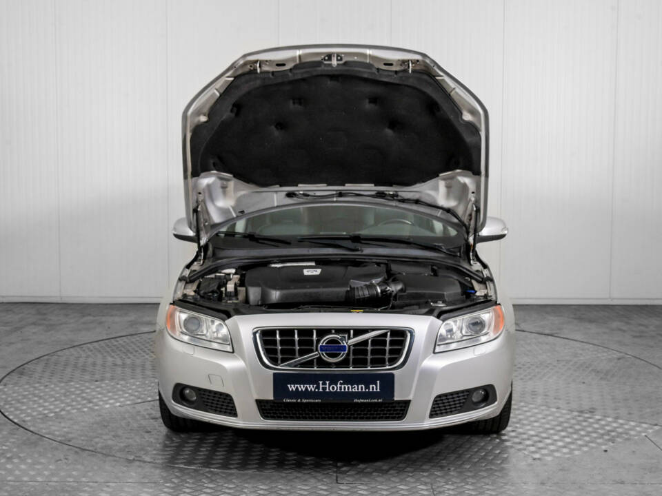 Image 37/50 de Volvo V70 D3 (2010)