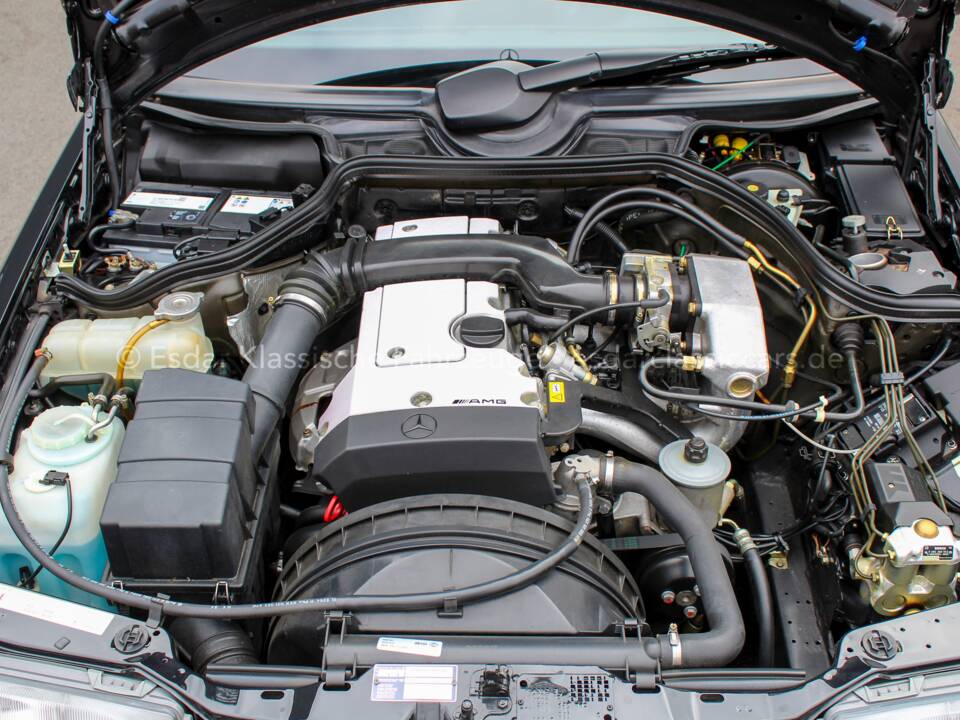 Image 24/33 of Mercedes-Benz E 200 (1994)
