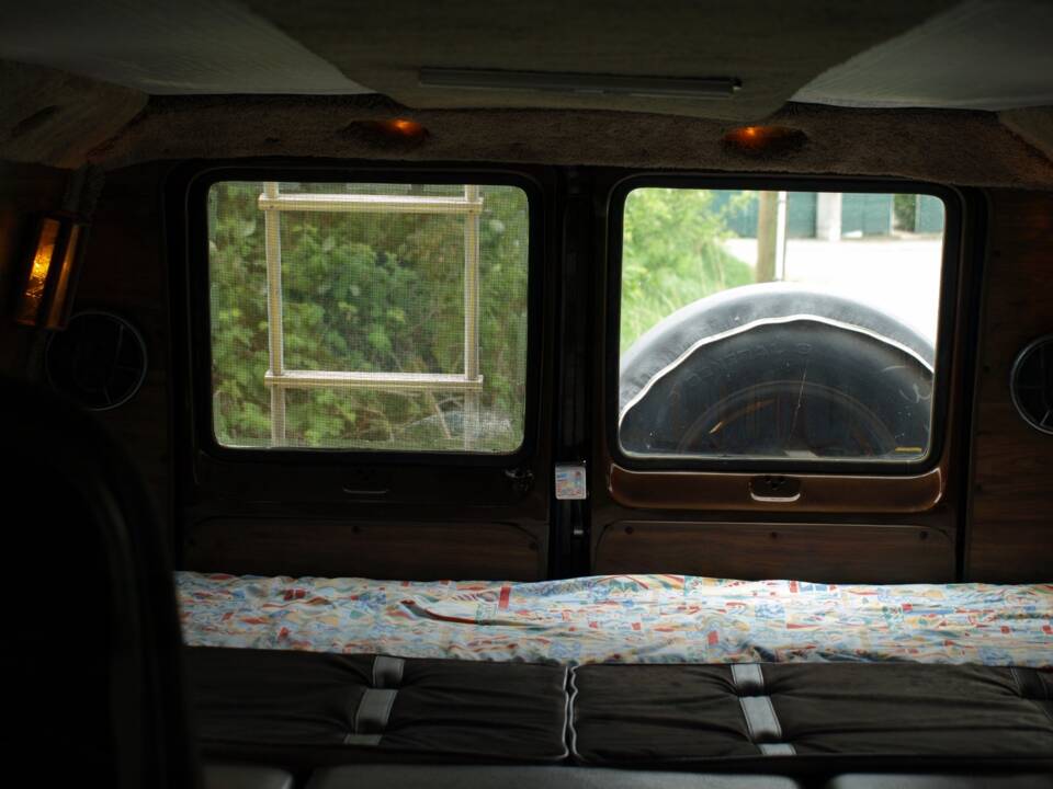 Immagine 16/143 di Dodge B 200 Sportsman (1978)