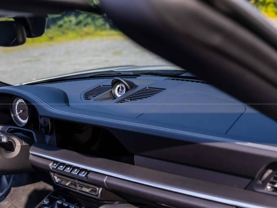 Image 15/15 de Porsche 911 Carrera (2023)