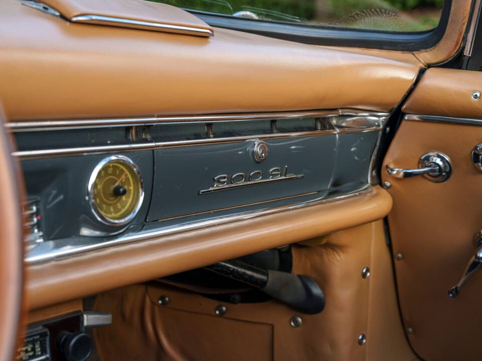 Image 19/25 de Mercedes-Benz 300 SL Roadster (1961)