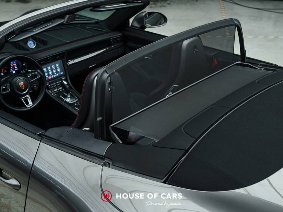 Image 15/25 of Porsche 911 Carrera 4 GTS (2017)