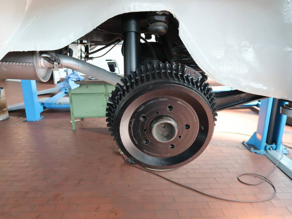 Image 38/50 of Mercedes-Benz 220 b (1965)