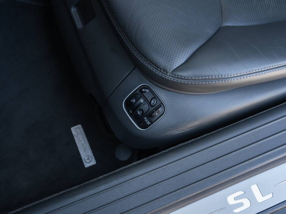 Image 68/86 de Mercedes-Benz SL 500 (2002)