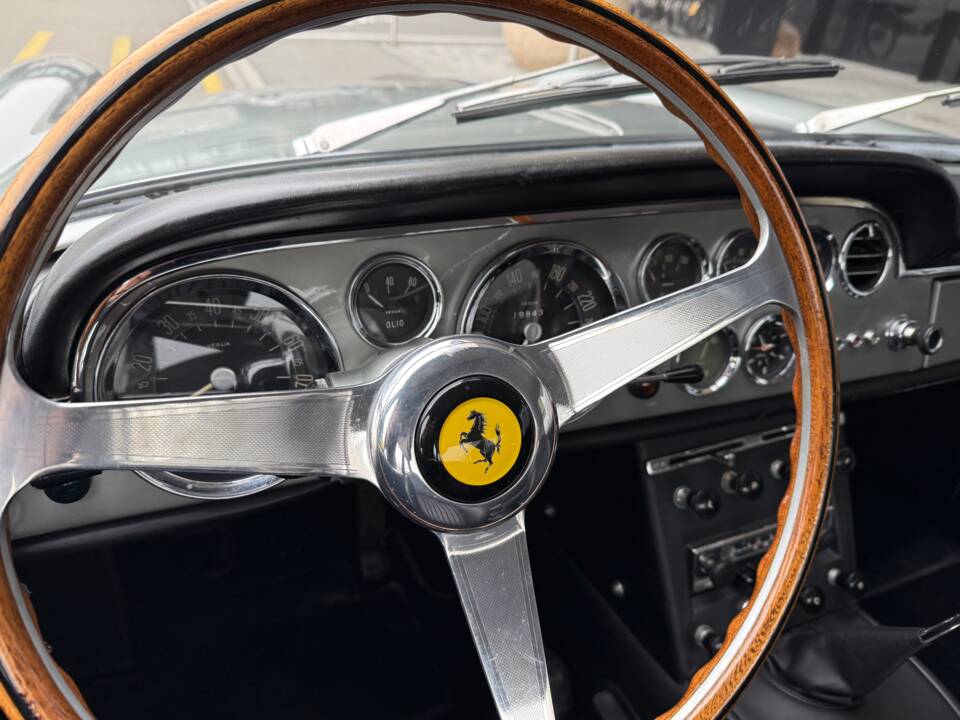 Image 8/26 of Ferrari 250 GT 2+2 (1962)