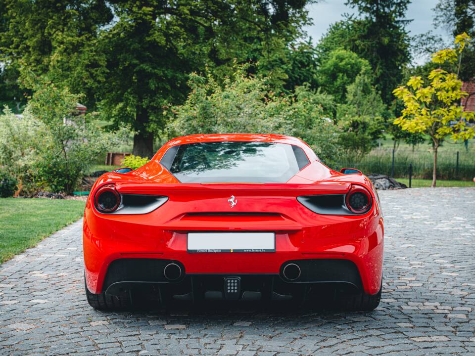 Image 4/56 of Ferrari 488 GTB (2020)