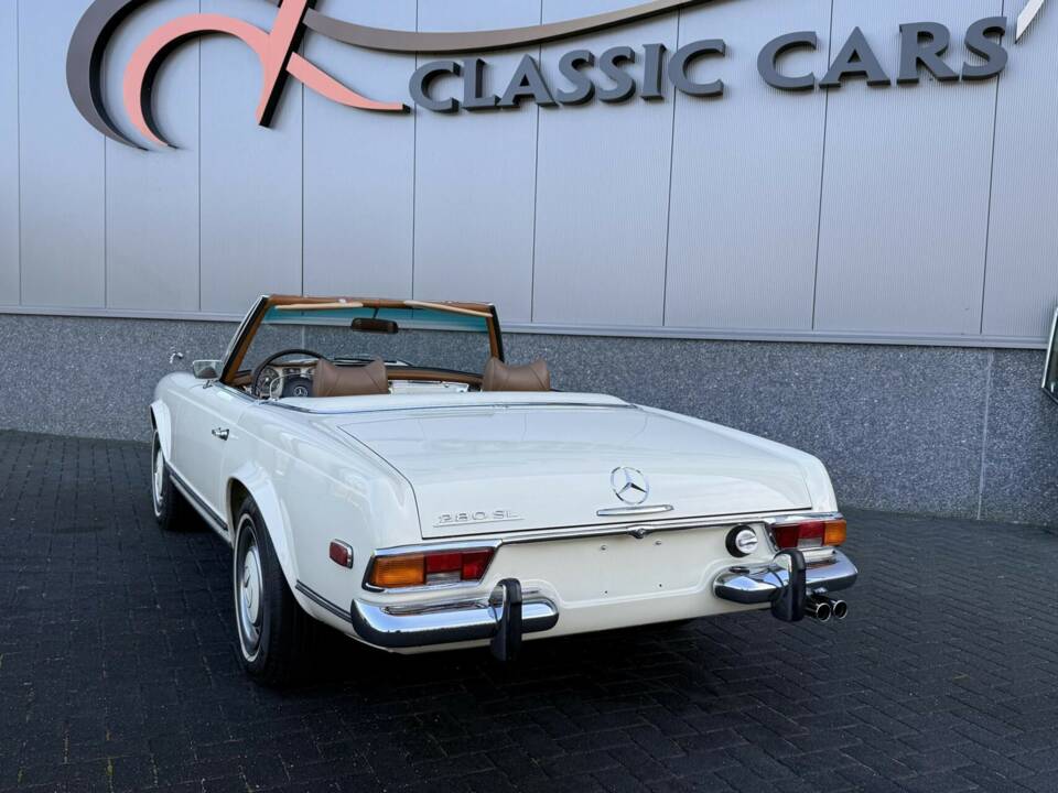 Image 14/48 of Mercedes-Benz 280 SL (1970)