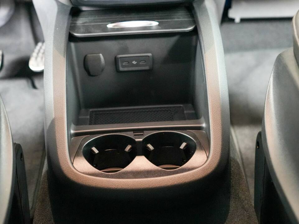 Image 37/50 de Mercedes-Benz V 300 d (2025)