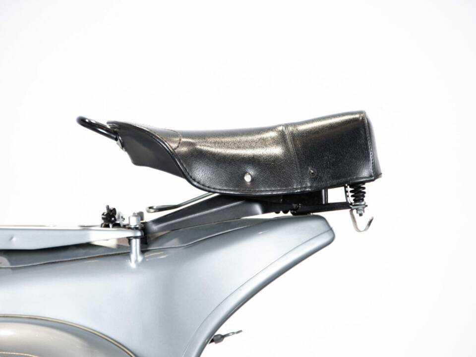 Image 21/45 of Piaggio Vespa 150 (1958)