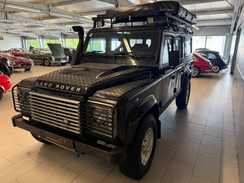 Bild 3/11 von Land Rover Defender 110 Crew Cab SE (2009)