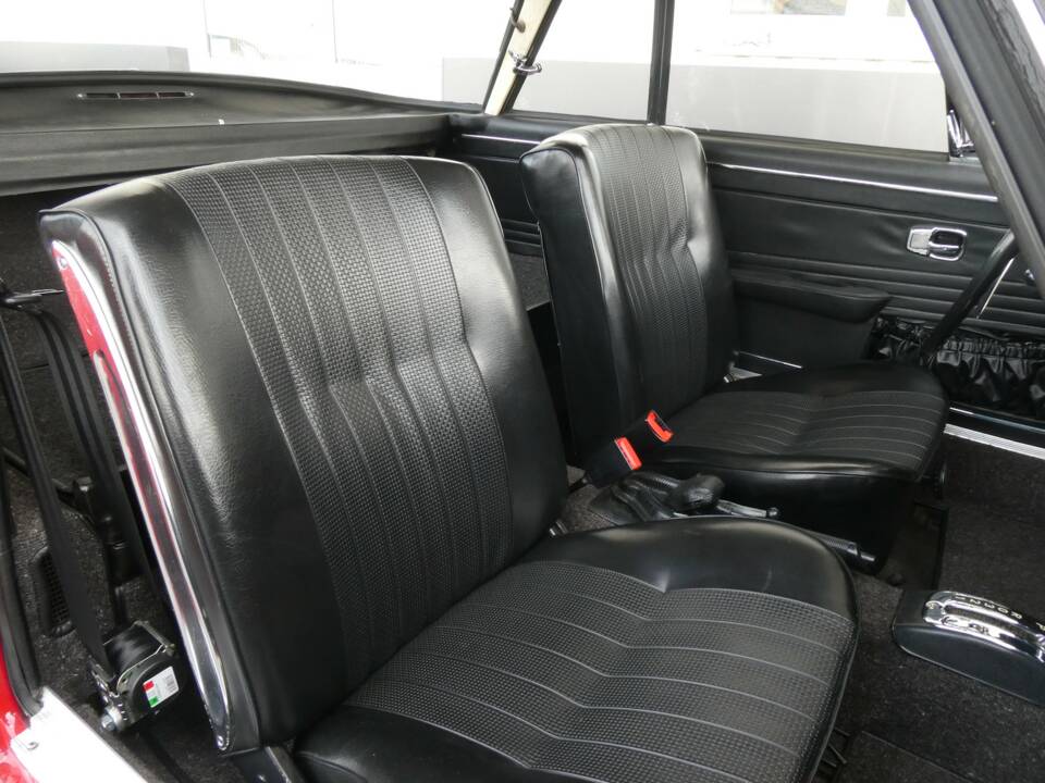 Image 13/27 of Volkswagen Karmann Ghia 1600 L (1967)